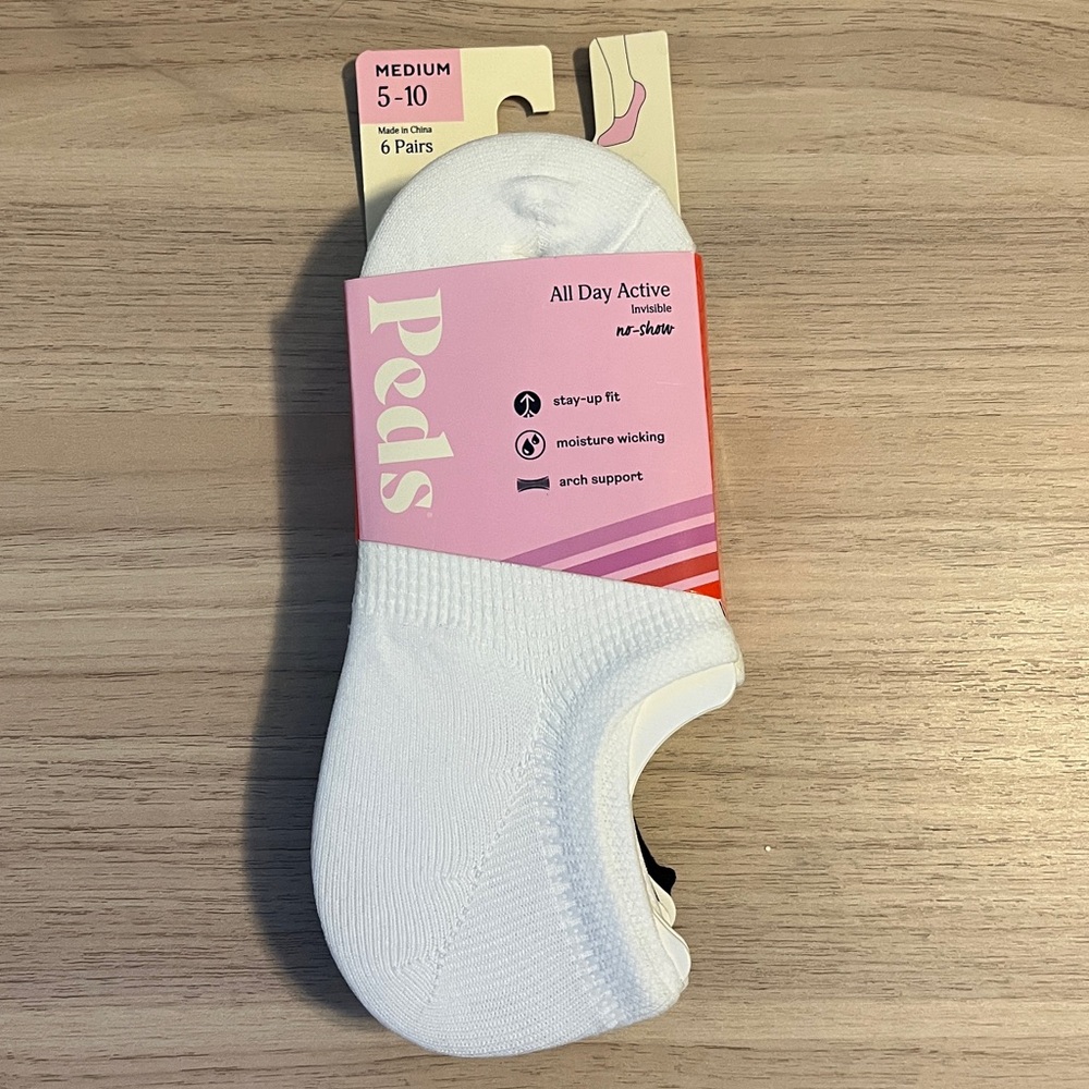 PEDS Woman’s size 5-10  NO SHOW moisture wicking arch support socks